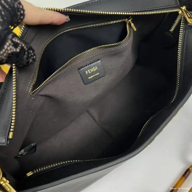 Vintage HOT In Leather Calf Shoulder Black Zip O'Lock Bag Fendi 0702